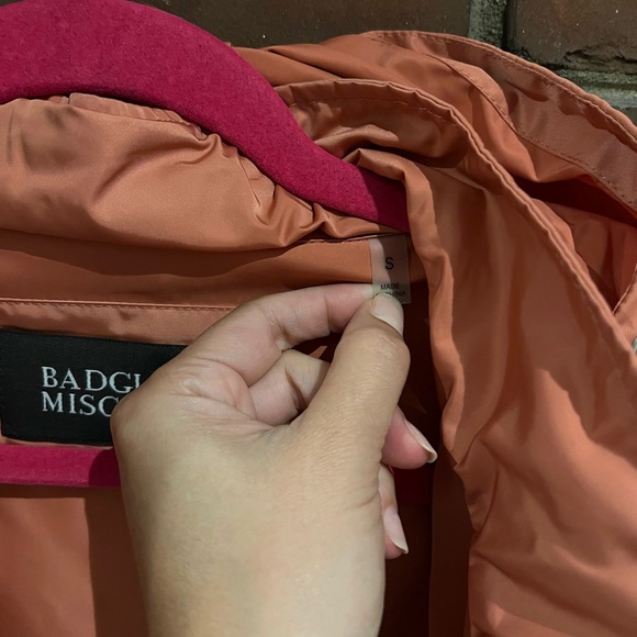 Badgley Mischka Coral / Peach Rain Coat Size S W/ Hidden Hood - Picture 4 of 5